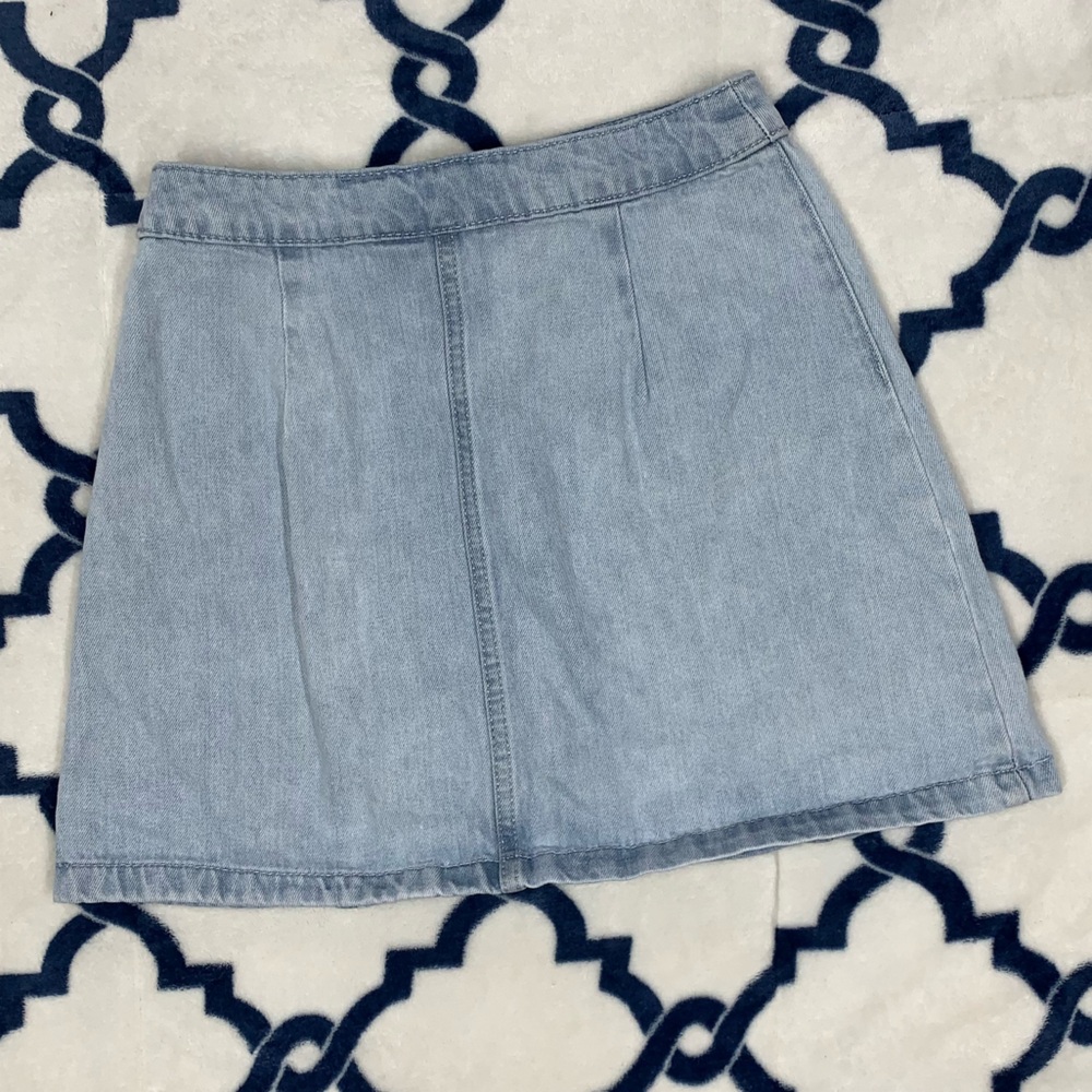Divided By H&M Button Down Light Denim Mini Skirt size 4 - Picture 5 of 6